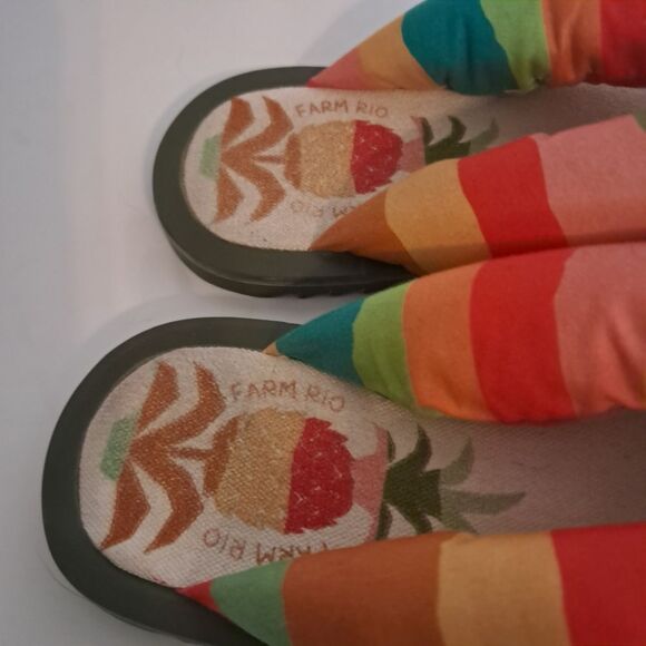 Farm Rio Sandals Women's 7 Puffy Flip Flops Fabric Colorful Tropical Summer - Picture 3 of 5